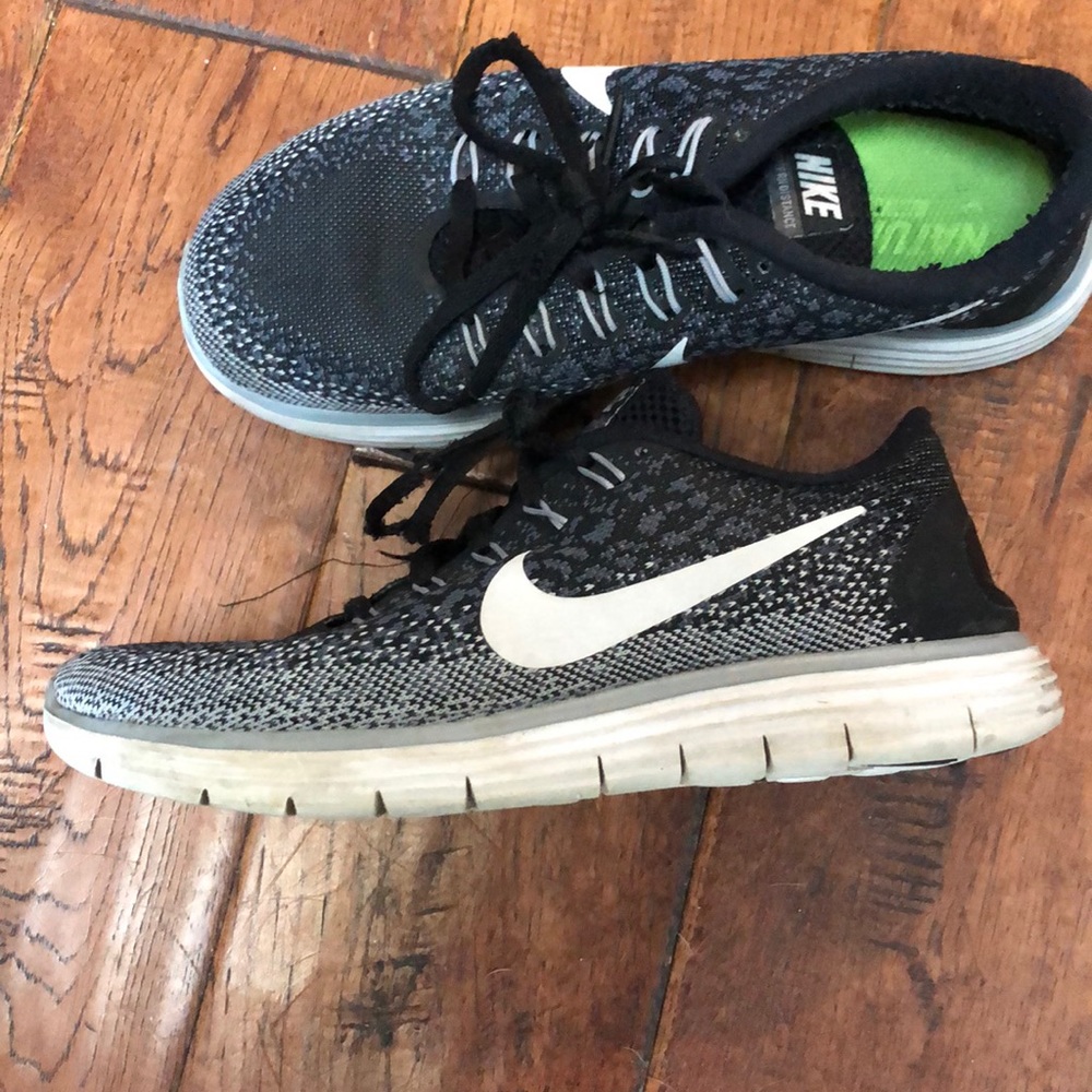Black nike sneakers